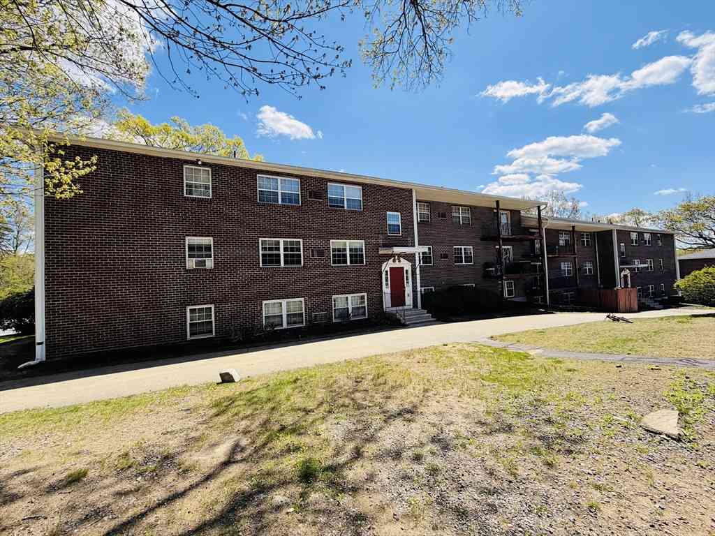 Condo For Sale - 261 Boston Post Rd E #3<br/> Marlborough, MA 01752