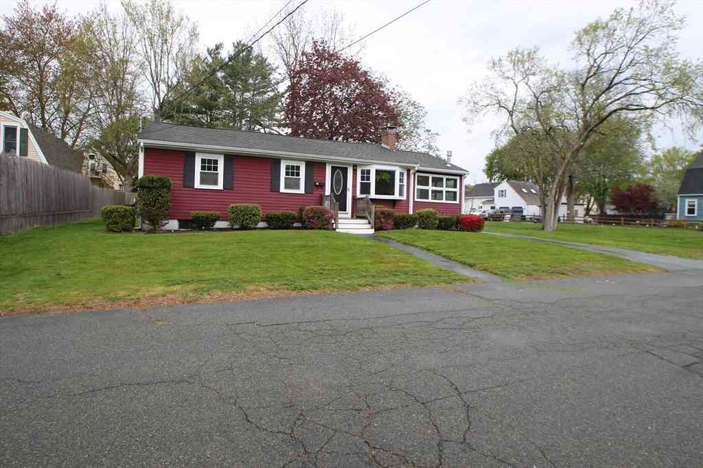 Homes For Sale - 4 Simmons Ave<br/> Plymouth County, Whitman, MA 02382