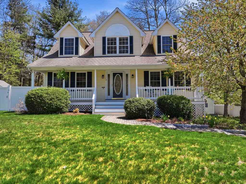 Homes For Sale - 10 Horseshoe Lane<br/> Worcester County, Clinton, MA 01510