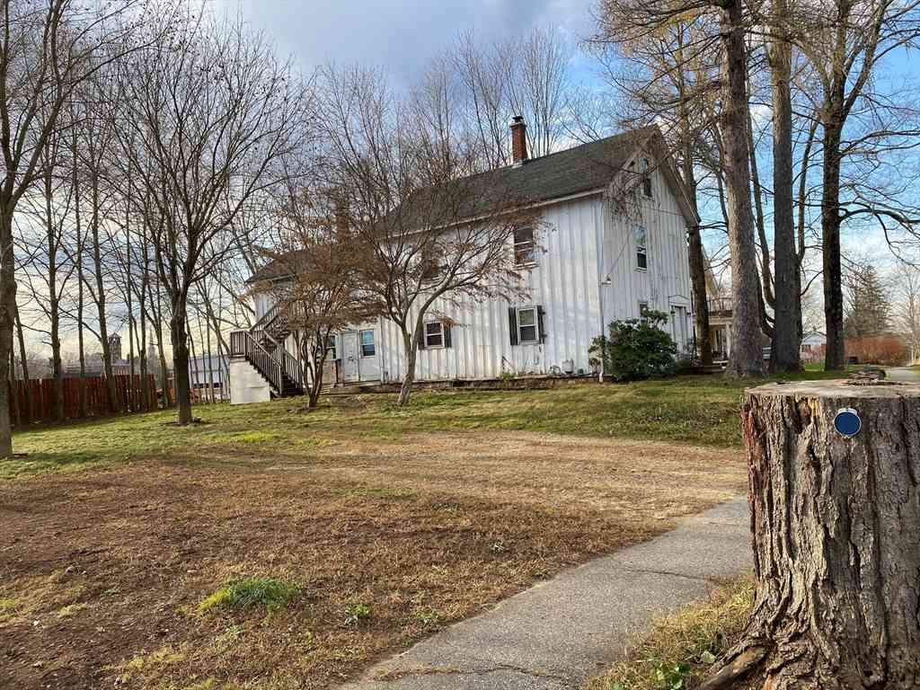 Apartment For Rent - 15 Maple #2<br/> Worcester County, Brookfield, MA 01506