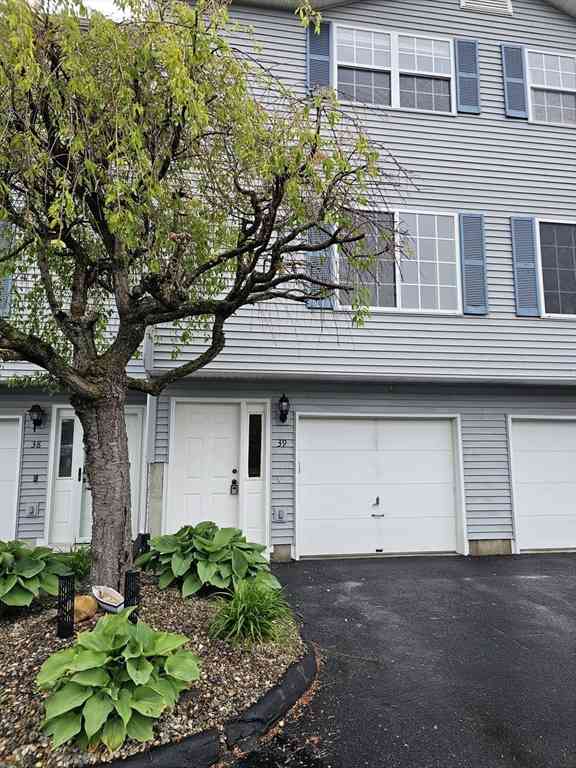 Condo For Sale - 39 Waters Edge #39<br/> Ludlow, MA 01056
