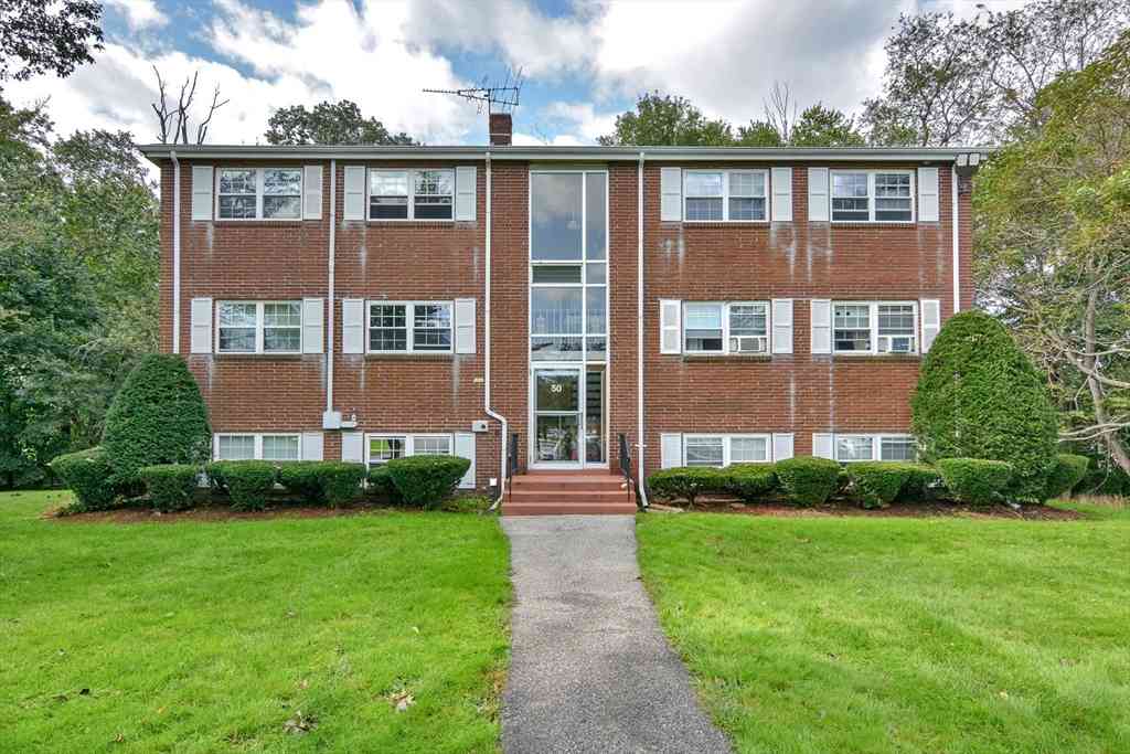 Condo For Sale - 50 Edgelawn Ave #6<br/> Essex County, North Andover, MA 01845