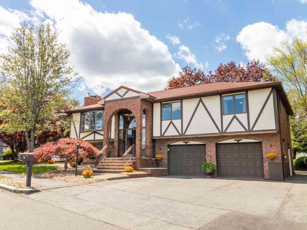 Homes For Sale - 7 Rivers Ln<br/> Stoneham, MA 02180