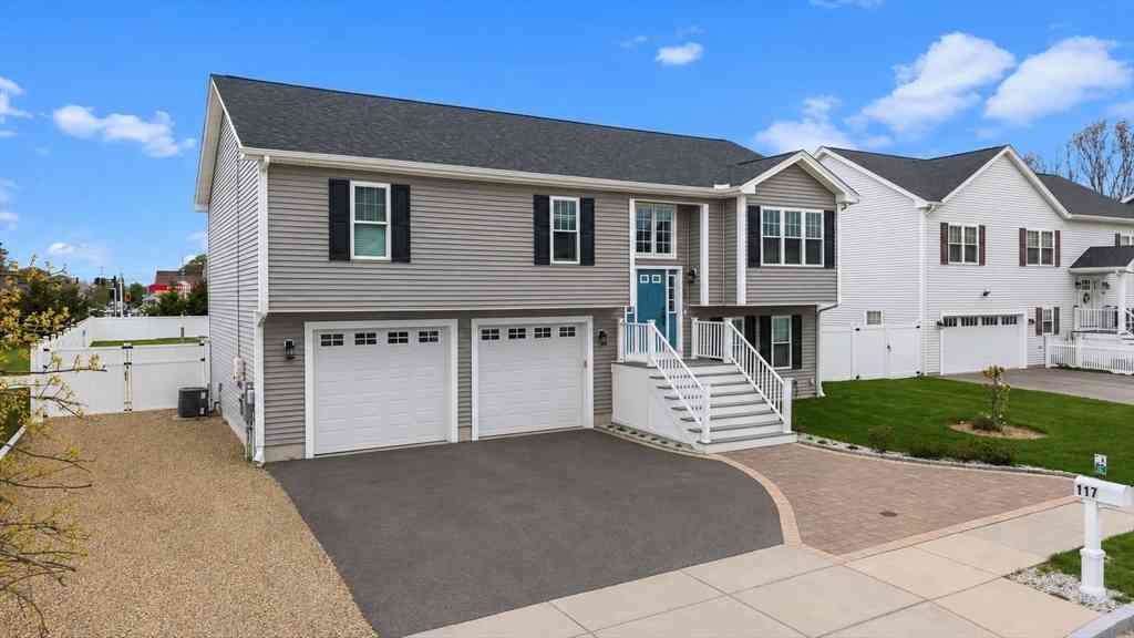 Homes For Sale - 117 Farland Cir<br/> New Bedford, MA 02745