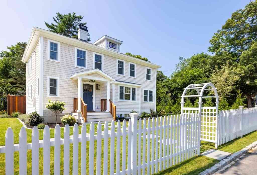 Homes For Sale - 5 Pinetree Lane<br/> Tisbury, MA 02568