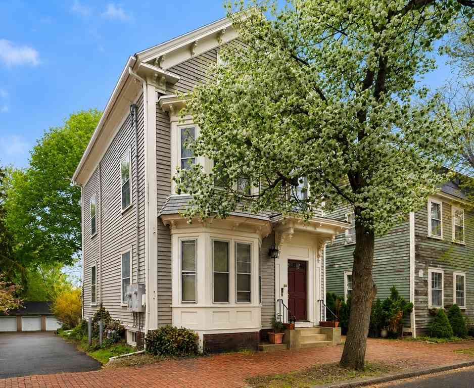 Multifamily For Rent - 126-1/2 Federal St<br/> Salem, MA 01970