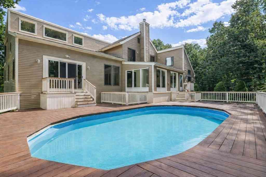 Homes For Sale - 2 Remington Court<br/> Derry, NH 03038