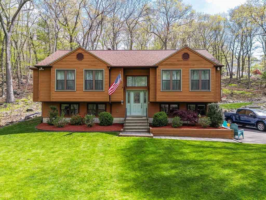 Homes For Sale - 77 Lippitt Ave<br/> Cumberland, RI 02864