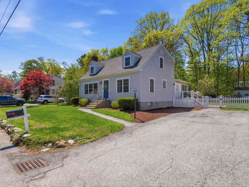 Homes For Sale - 14 Walnut Rd<br/> Middlesex County, Chelmsford, MA 01824