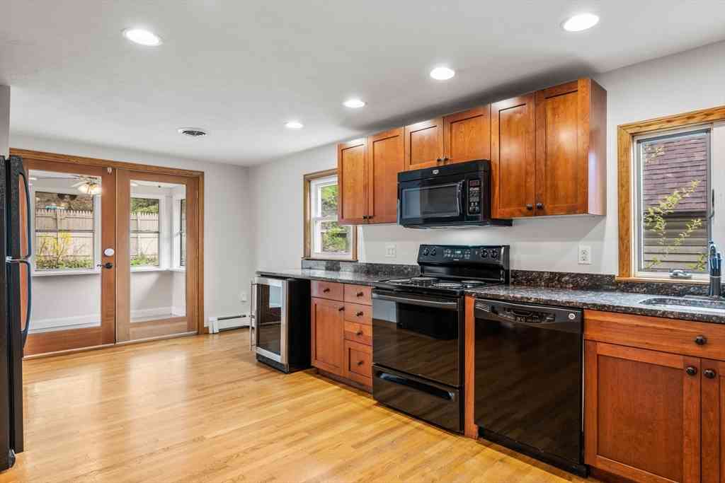 Homes For Sale - 247 Lebanon St<br/> Melrose, MA 02176