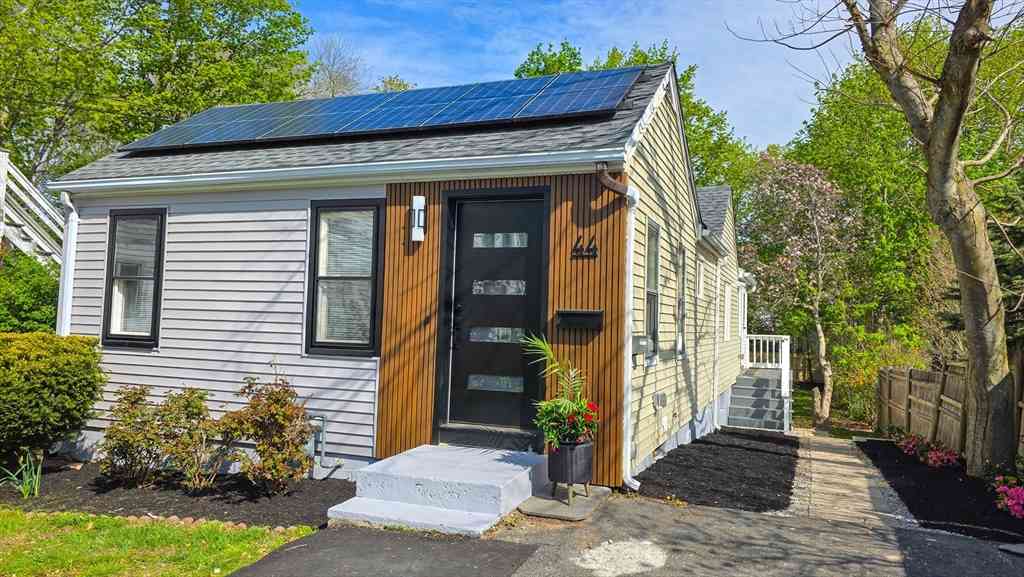 Homes For Sale - 44 Vernon St<br/> Plymouth County, Rockland, MA 02370