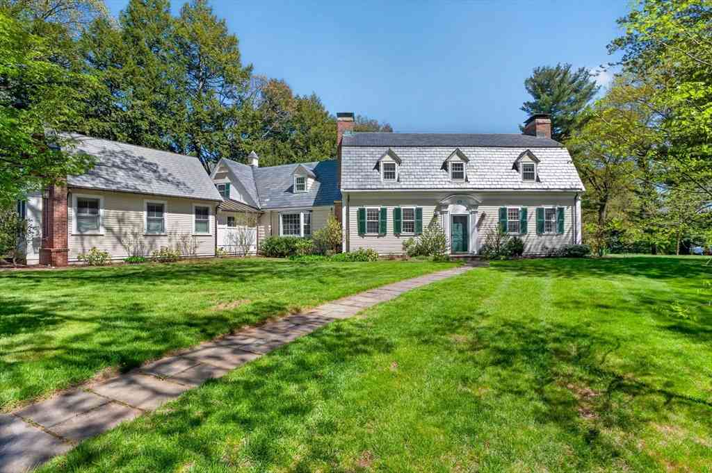 Homes For Sale - 101 Edmunds Rd<br/> Wellesley, MA 02481