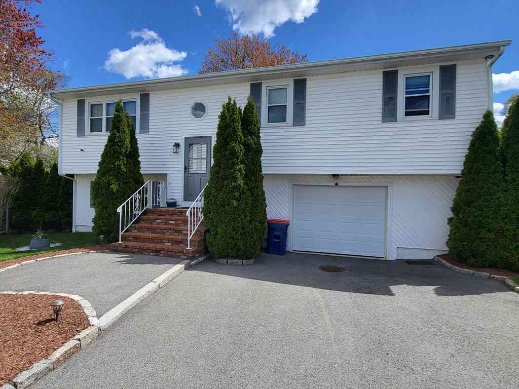 Homes For Sale - 52 Alford St<br/> New Bedford, MA 02745