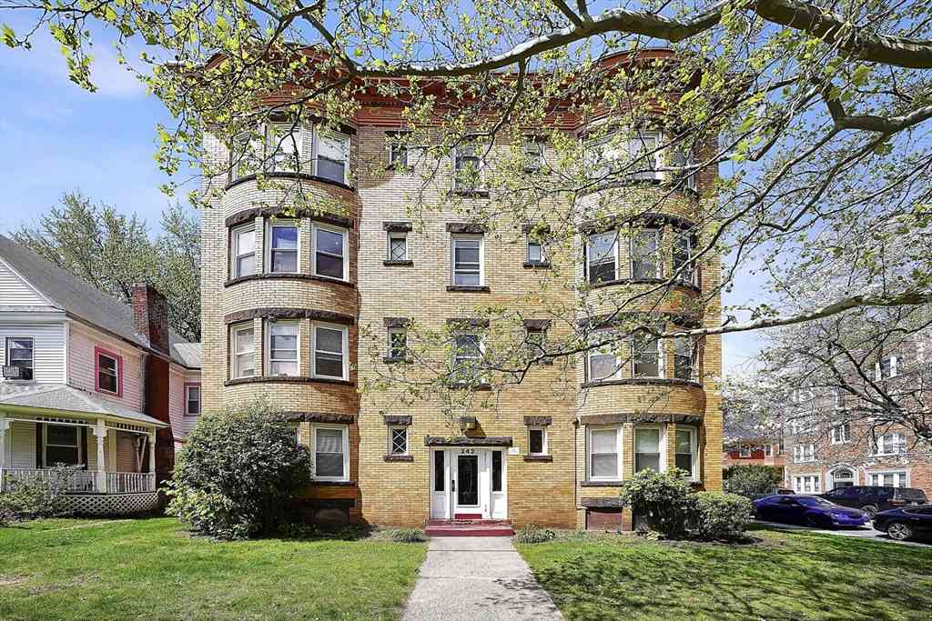 Homes For Sale - 242 Fort Pleasant Ave<br/> Springfield, MA 01108