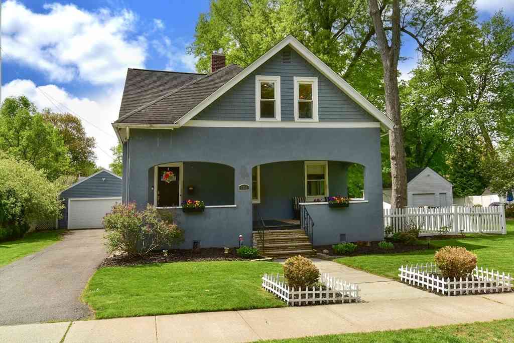 Homes For Sale - 105 Edgewood Ave<br/> Longmeadow, MA 01106