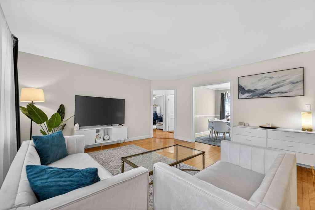 Condo For Sale - 21 Hammond Pond Prkw #2<br/> Middlesex County, Newton, MA 02467