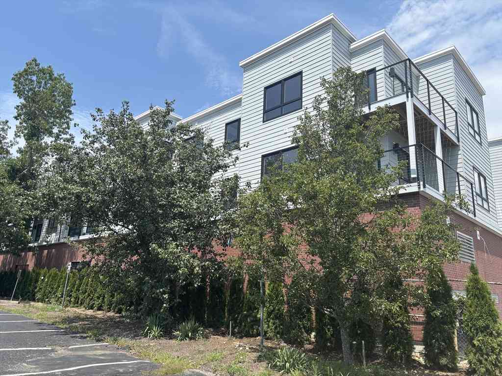 Condo For Rent - 1391 Main Street #304<br/> Walpole, MA 02081