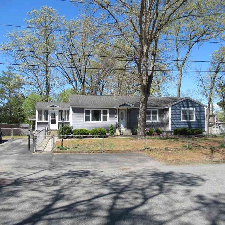 Homes For Sale - 116 Commonwealth Ave<br/> Middlesex County, Lowell, MA 01852