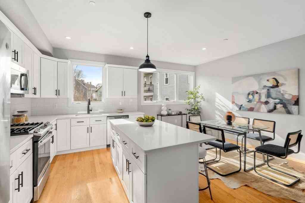 Condo For Sale - 123-125 Centre St #TH4<br/> Boston, MA 02124