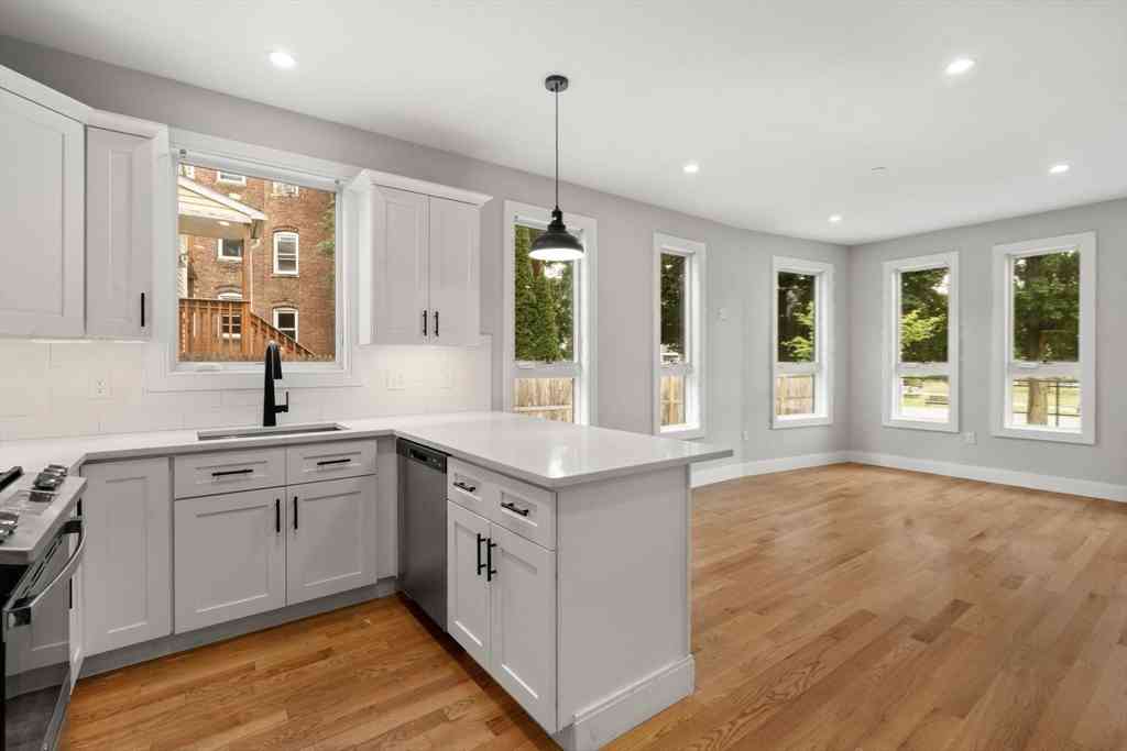 Condo For Sale - 123-125 Centre St #TH6<br/> Boston, MA 02124