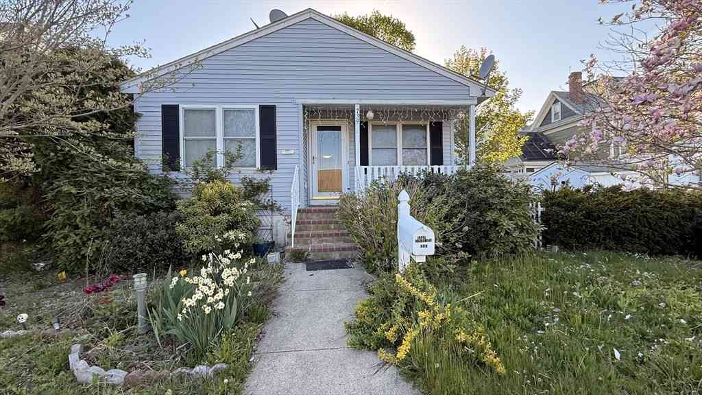 Homes For Sale - 739 County St<br/> New Bedford, MA 02740