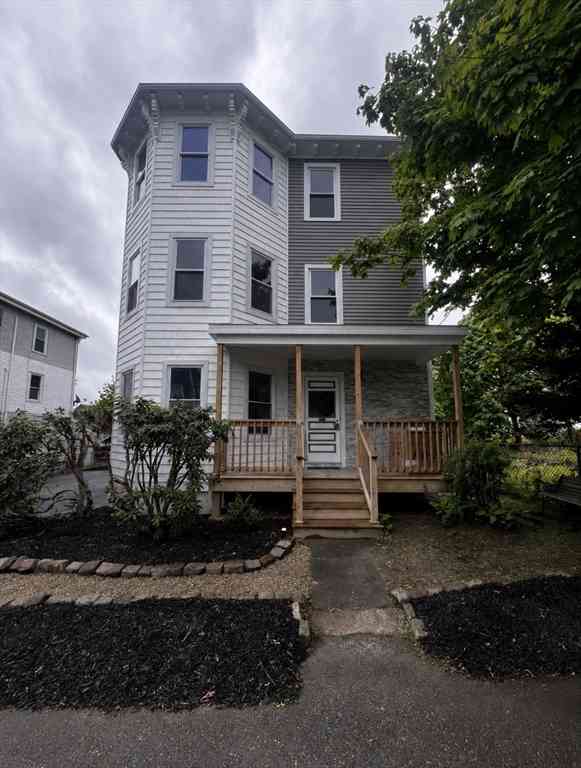 Homes For Sale - 19 Reeves St<br/> Worcester, MA 01607