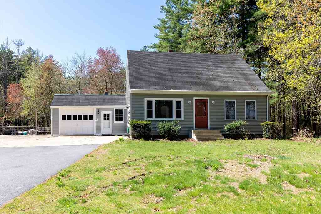 Homes For Sale - 52 Clear Pond Rd<br/> Plymouth County, Lakeville, MA 02347