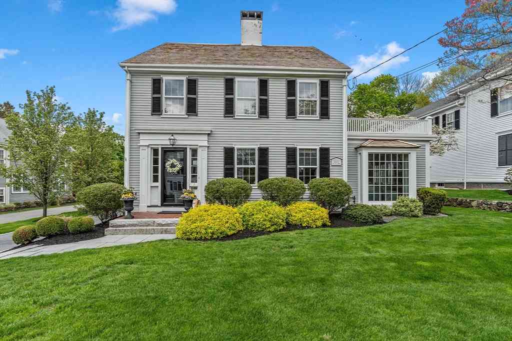 Homes For Sale - 37 Lincoln St<br/> Hingham, MA 02043
