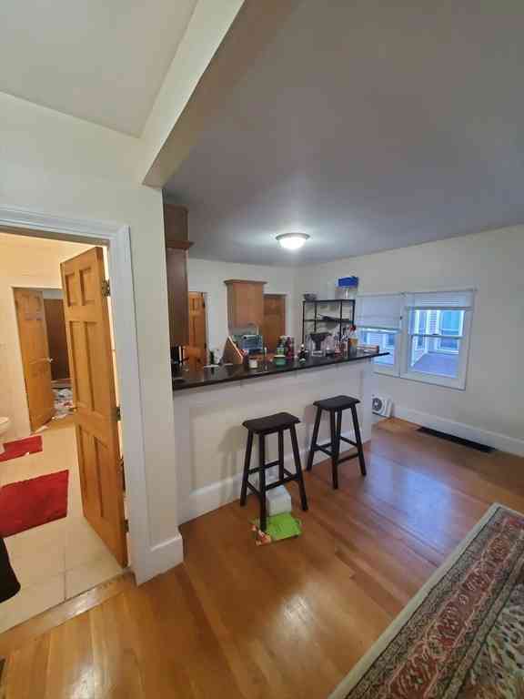 Apartment For Rent - 185 Beacon St #2<br/> Somerville, MA 02143