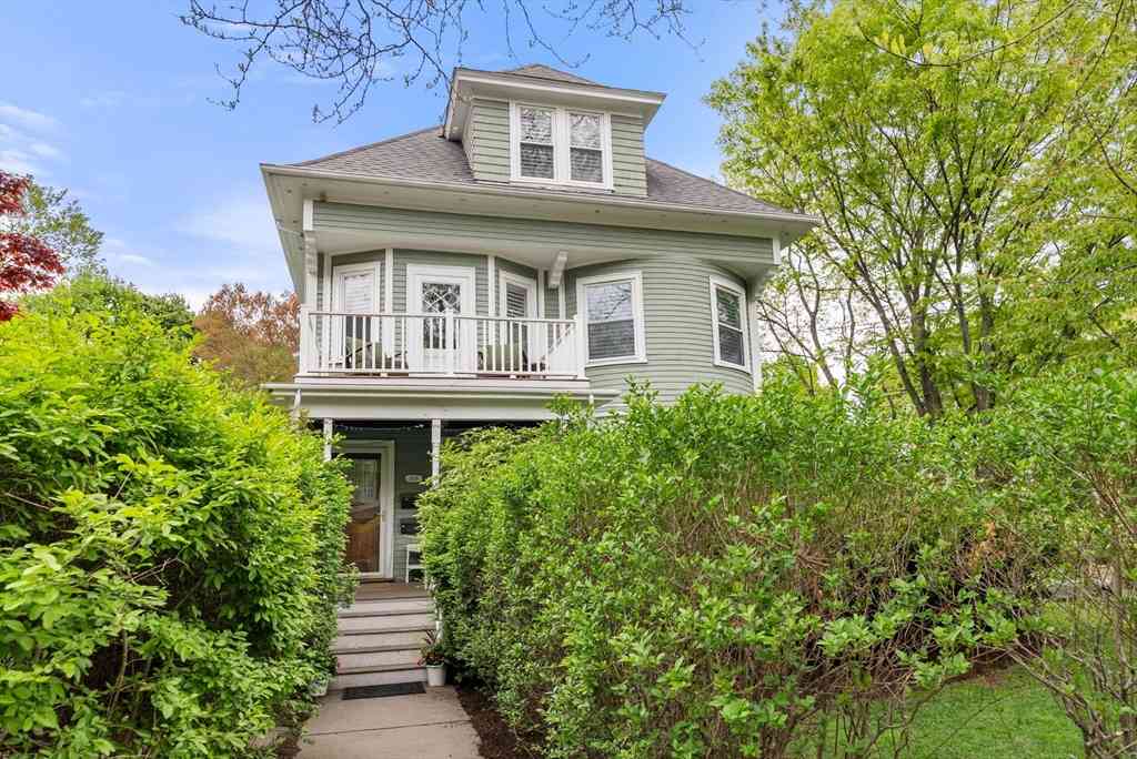 Condo For Sale - 1469 Centre St #2<br/> Middlesex County, Newton, MA 02461