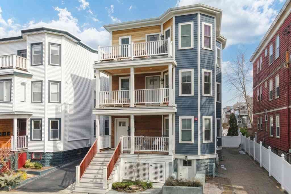 Condo For Sale - 81 Conwell Ave #2<br/> Somerville, MA 02144