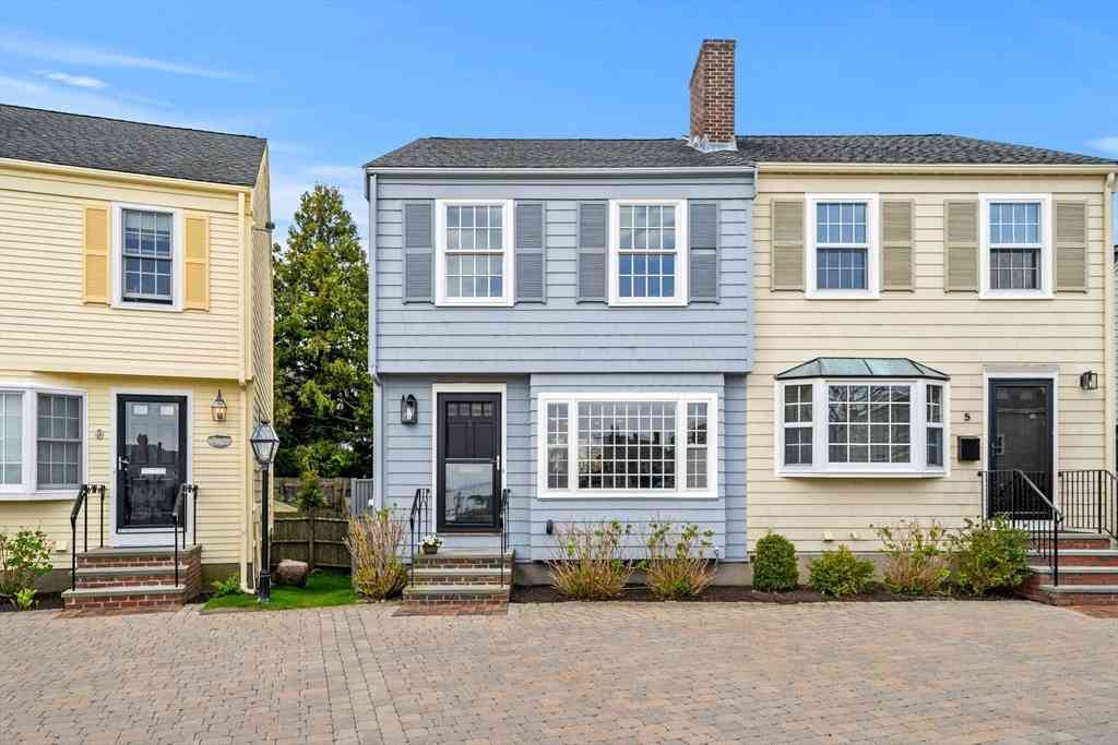 Homes For Sale - 7 Leslie Cove<br/> Marblehead, MA 01945