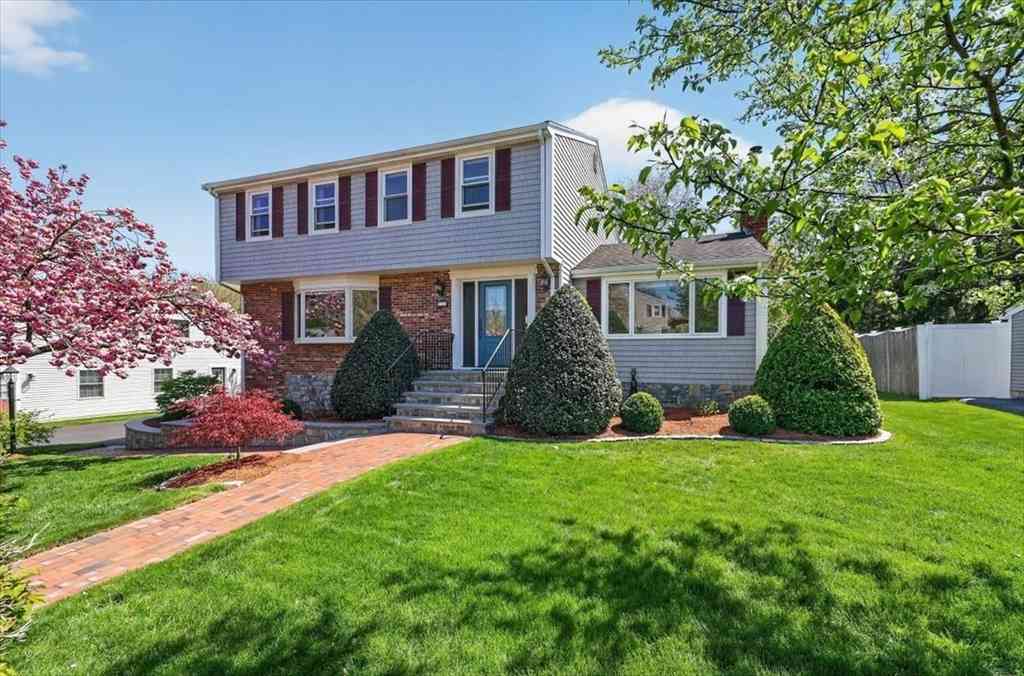 Homes For Sale - 111 Barstow Dr<br/> Braintree, MA 02184
