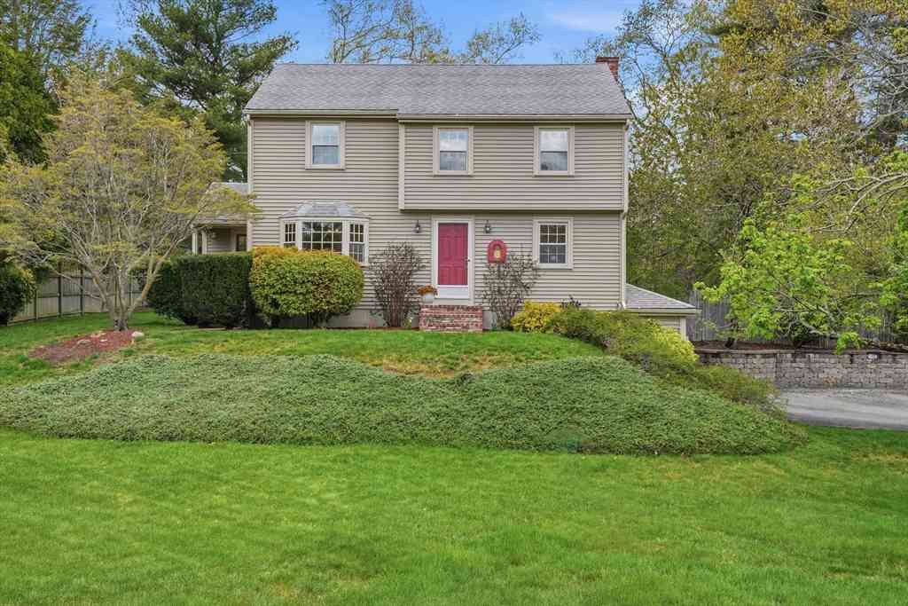 Homes For Sale - 10 Amy Ln<br/> Plymouth, MA 02360