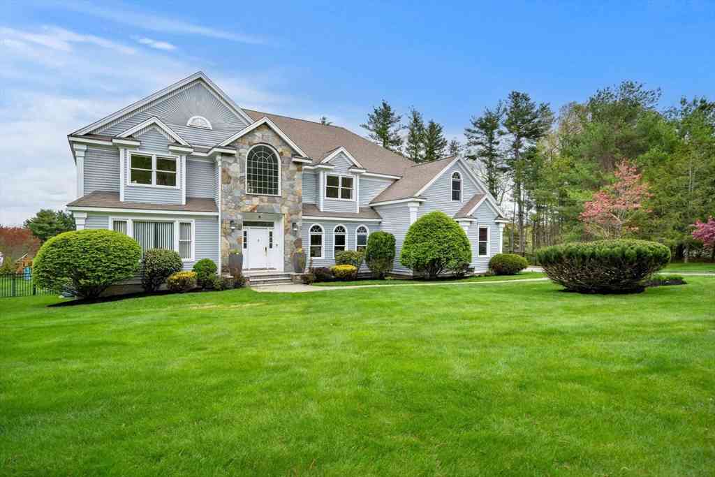 Homes For Sale - 8 Hitchcock Farm Rd<br/> Andover, MA 01810