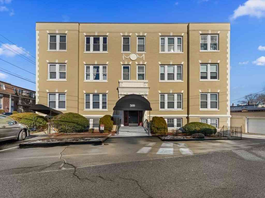 Condo For Sale - 509 Pleasant St #1-4<br/> Melrose, MA 02176