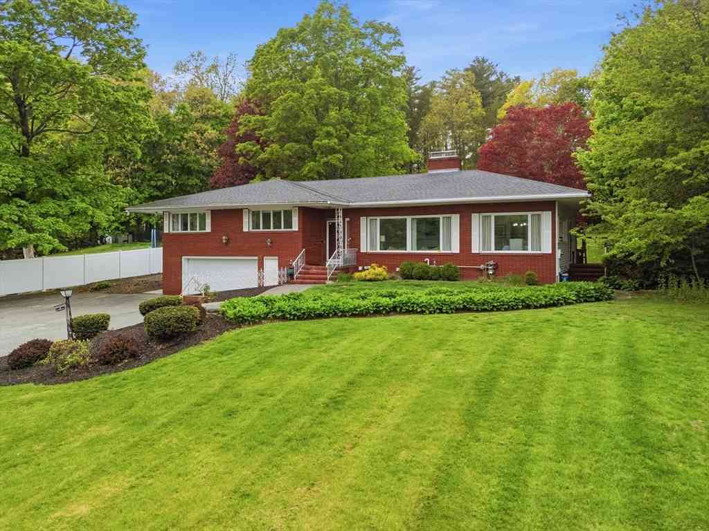 Homes For Sale - 1310 Mammoth Rd<br/> Middlesex County, Dracut, MA 01826