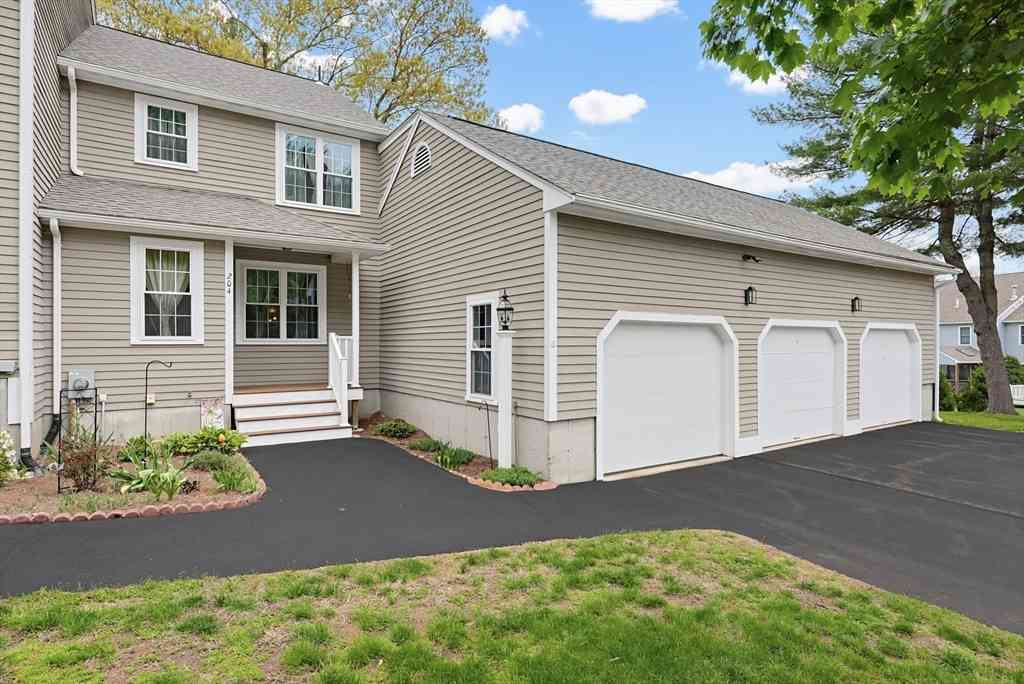 Condo For Sale - 204 Laurelwood Dr #204<br/> Worcester County, Hopedale, MA 01747