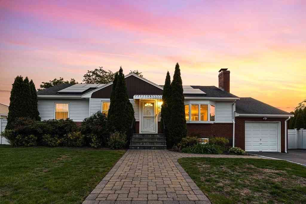Homes For Sale - 43 Albemarle Road<br/> Middlesex County, Newton, MA 02460