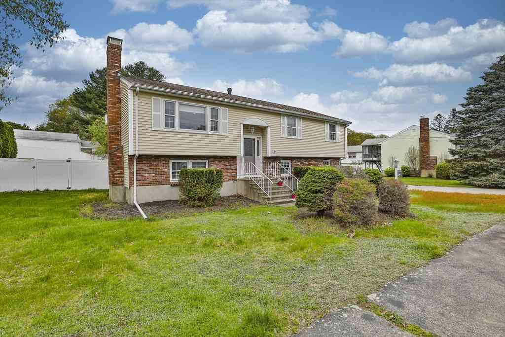 Homes For Sale - 54 Walton Street<br/> Middlesex County, Wakefield, MA 01880