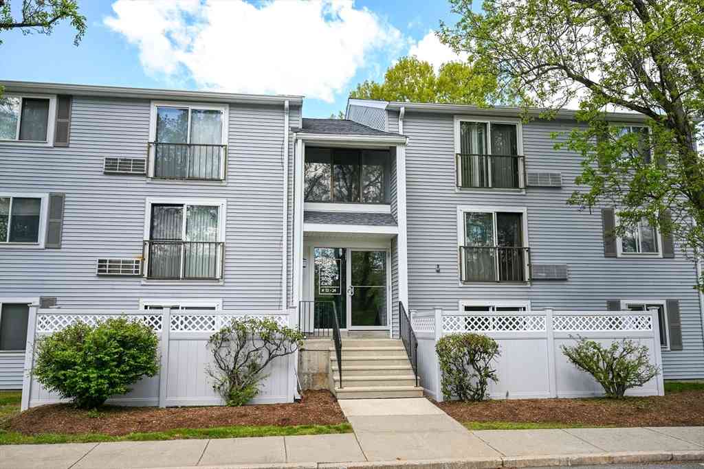 Condo For Sale - 5 Village Rock Ln #15<br/> Natick, MA 01760