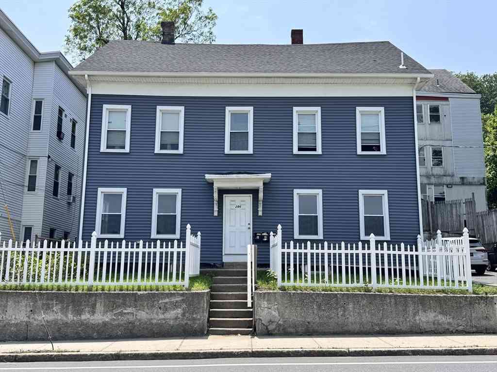 Apartment For Rent - 286 Kimball St #2<br/> Worcester County, Fitchburg, MA 01420