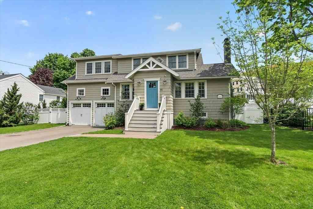 Homes For Sale - 11 Planters Field Ln<br/> Hingham, MA 02043