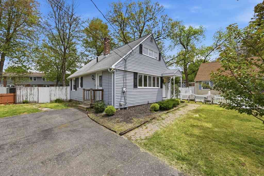 Homes For Sale - 49 Canterbury Rd<br/> Springfield, MA 01118