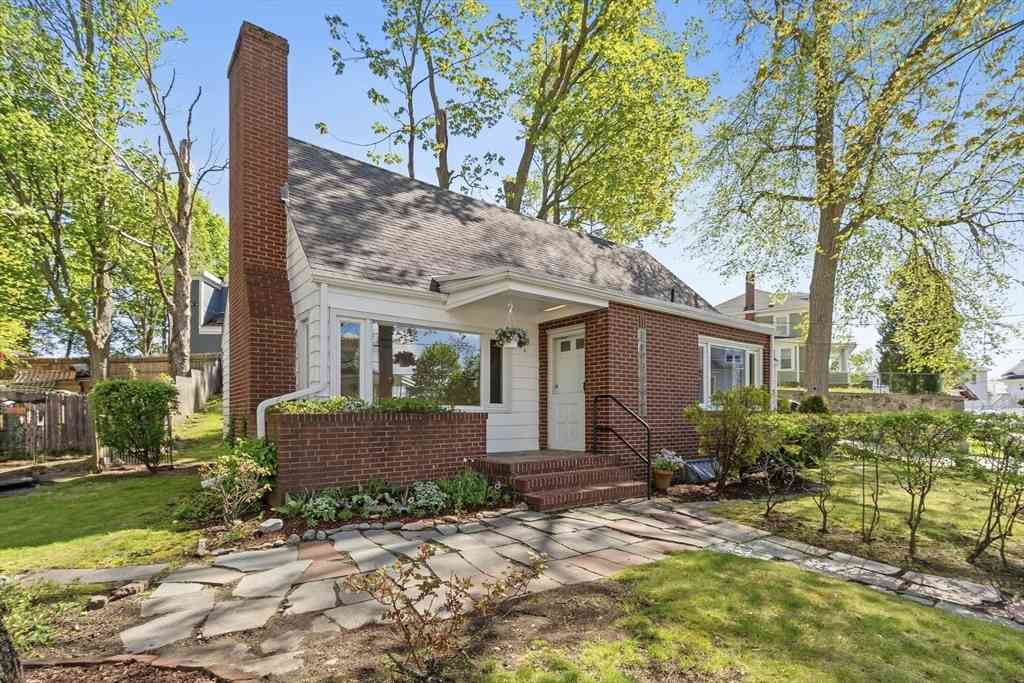 Homes For Sale - 4 Bicknell Terrace<br/> Lawrence, MA 01841