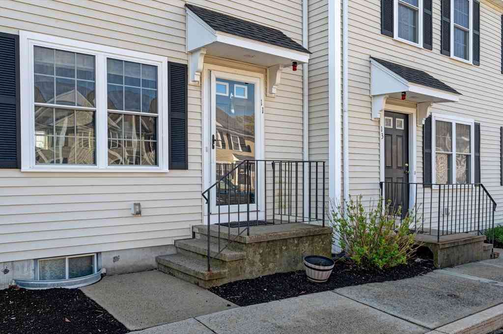 Condo For Sale - 11 Boxberry Ln #11<br/> Plymouth County, Rockland, MA 02370