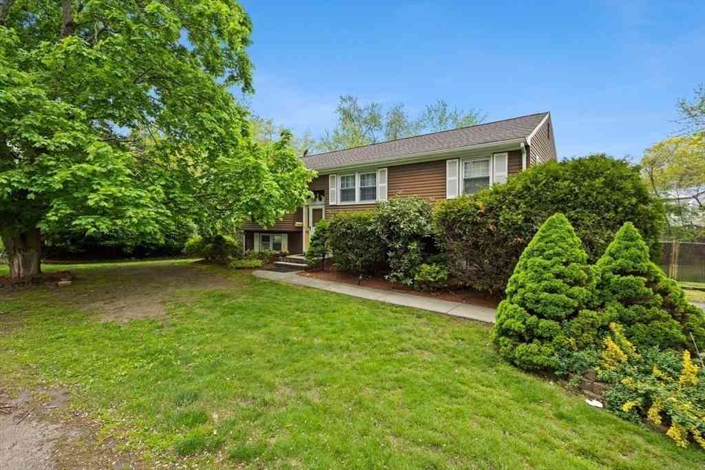 Homes For Sale - 273 W Chestnut St<br/> Plymouth County, Brockton, MA 02301