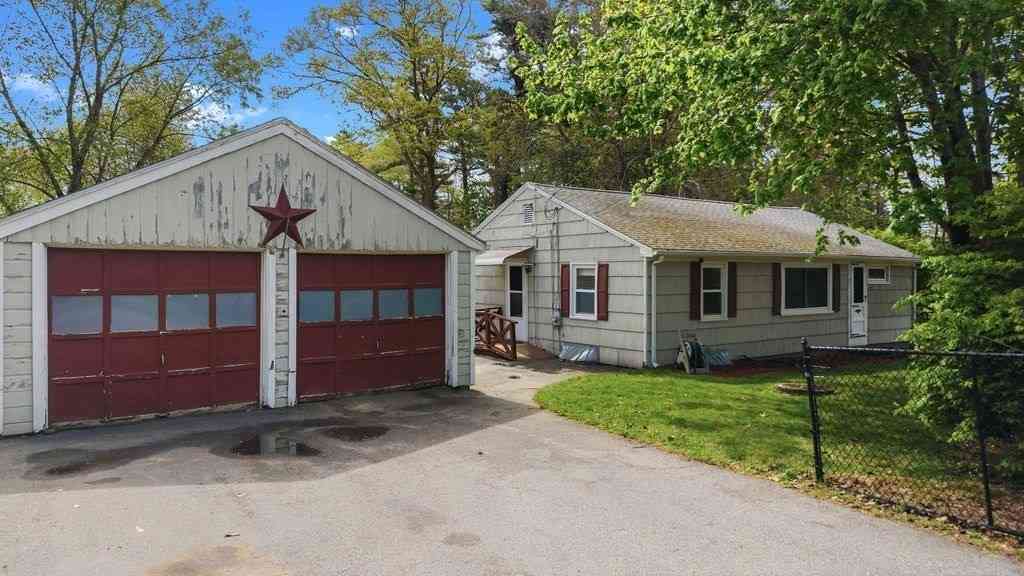 Homes For Sale - 5 2nd Ave<br/> Plymouth County, Lakeville, MA 02347