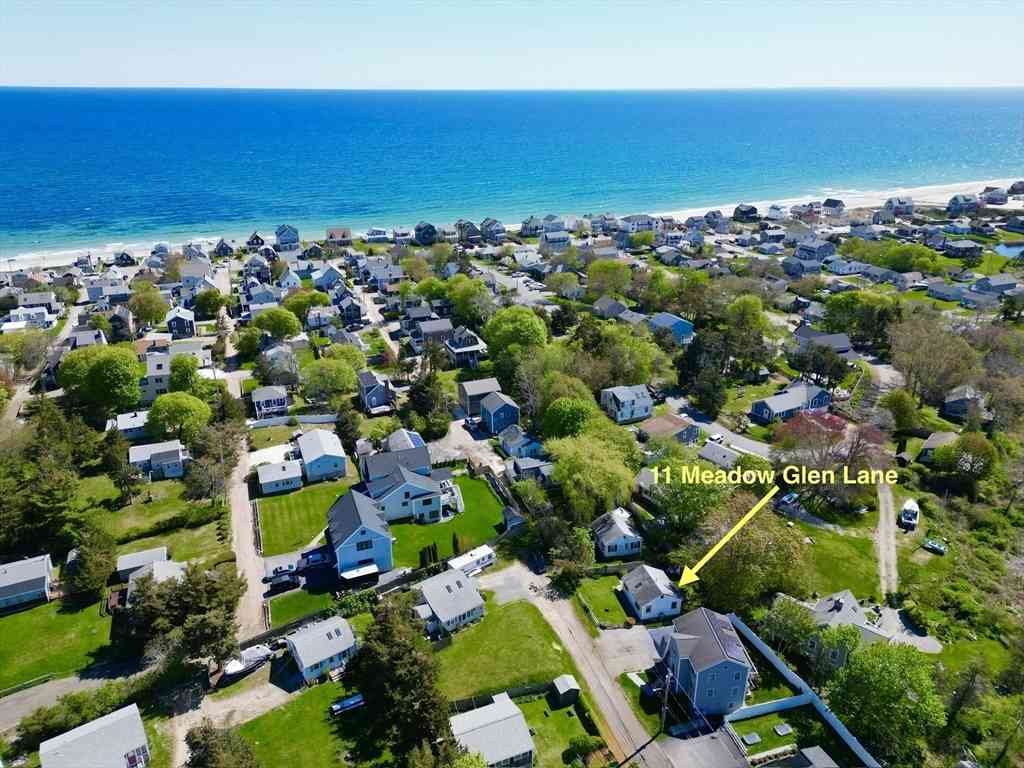 Homes For Sale - 11 Meadow Glen Ln<br/> Plymouth, MA 02360