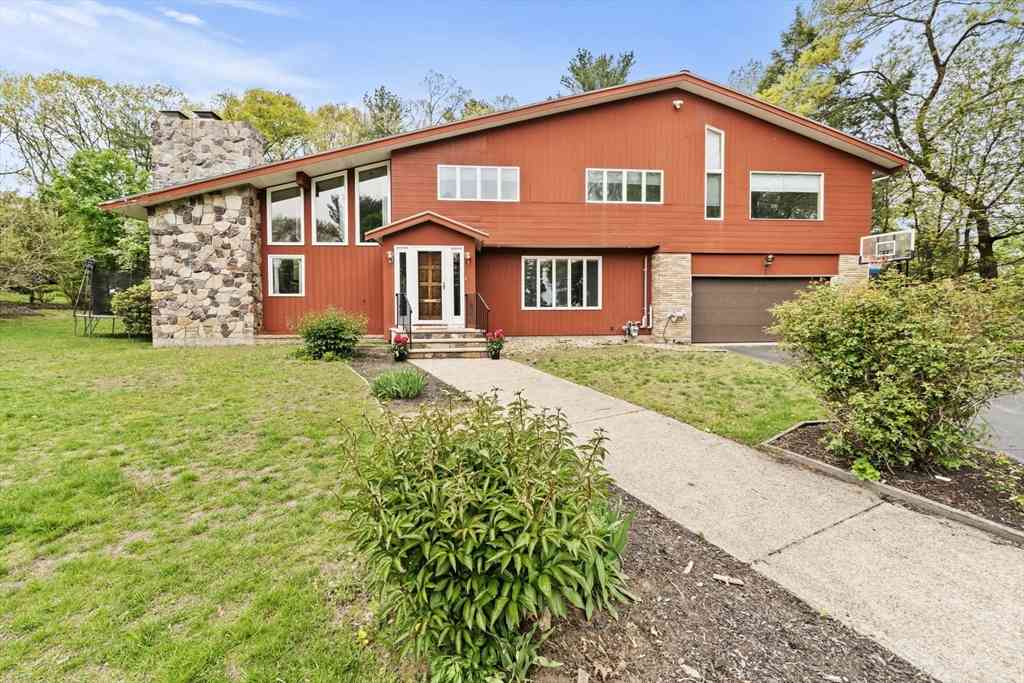 Homes For Sale - 1 Hemlock Dr<br/> Middlesex County, Chelmsford, MA 01824